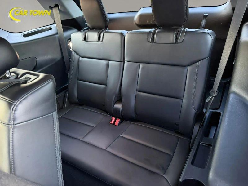 Vehicle photo 29