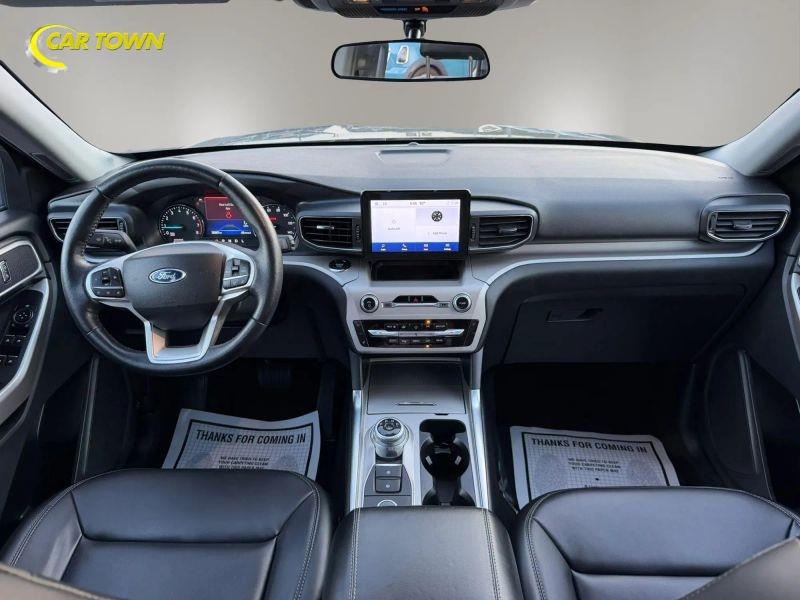 Vehicle photo 30