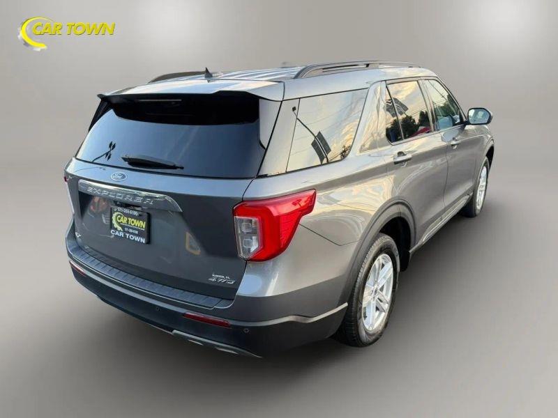 Vehicle photo 8