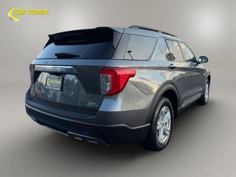 Vehicle photo 9