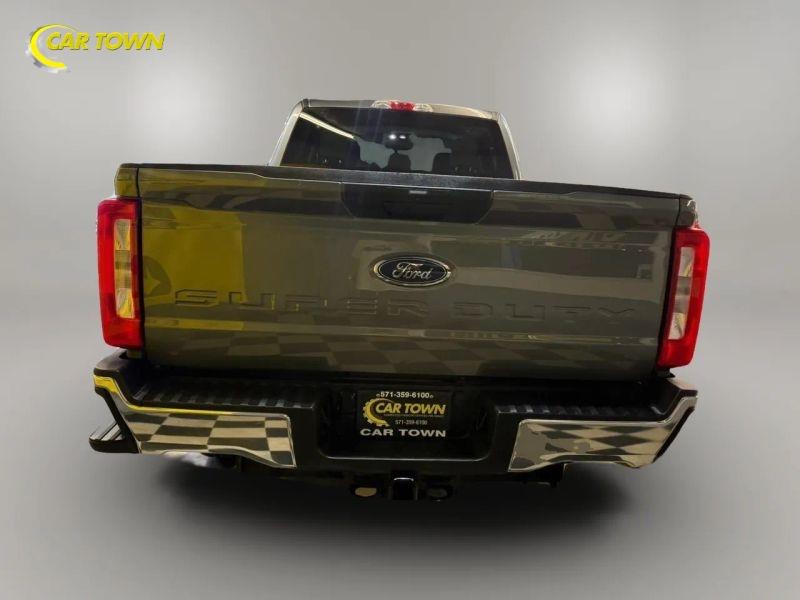 Vehicle photo 11