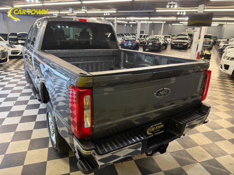Vehicle photo 12