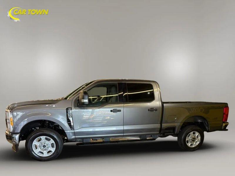 Vehicle photo 14