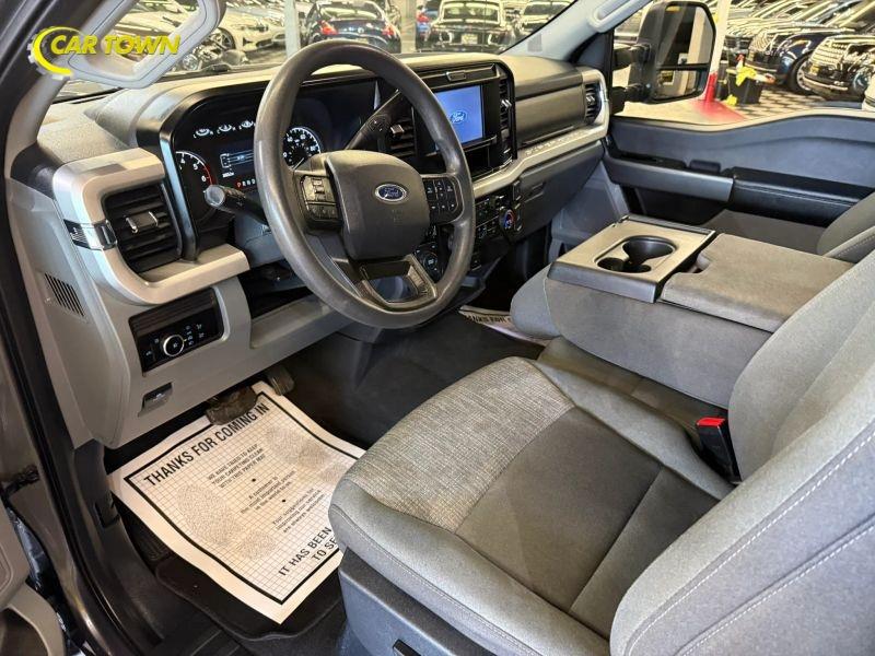 Vehicle photo 16