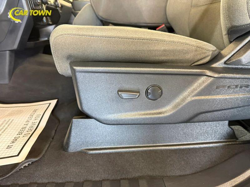Vehicle photo 18