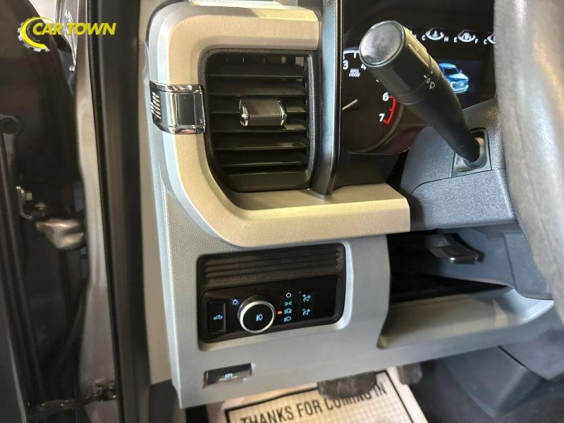 Vehicle photo 19