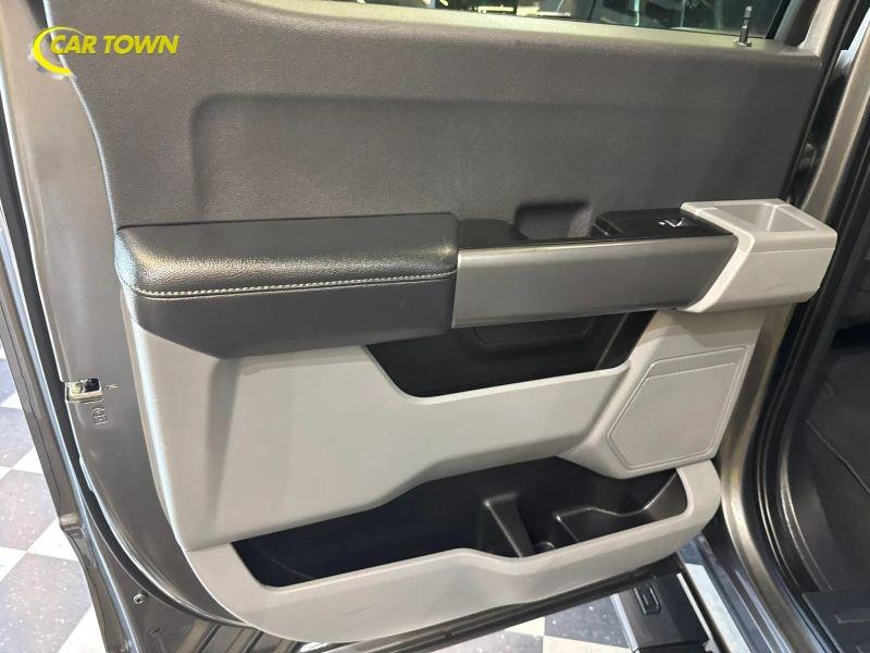 Vehicle photo 24
