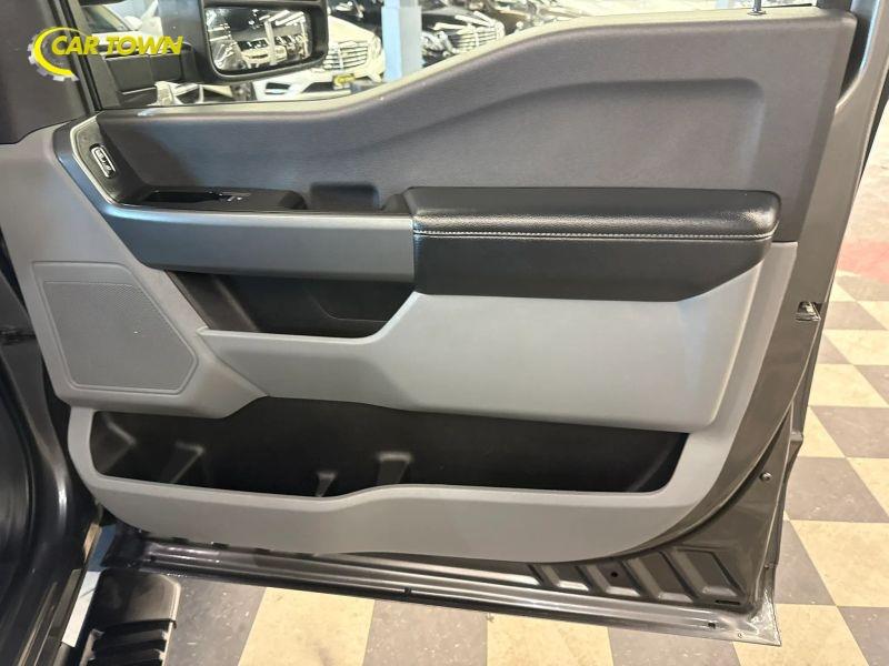 Vehicle photo 28
