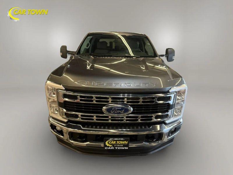 Vehicle photo 3