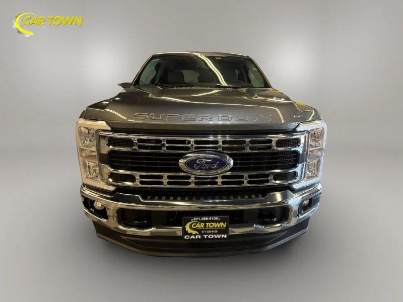 Vehicle photo 4