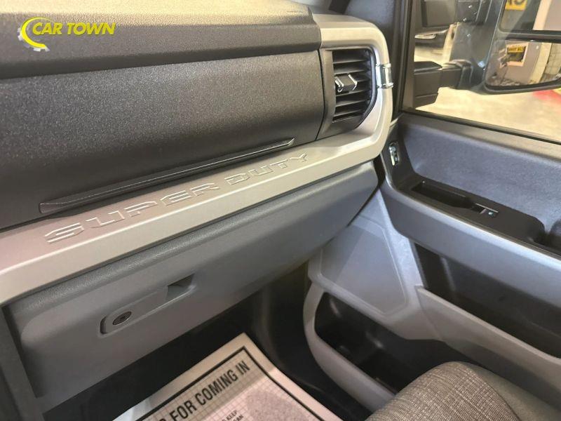 Vehicle photo 47