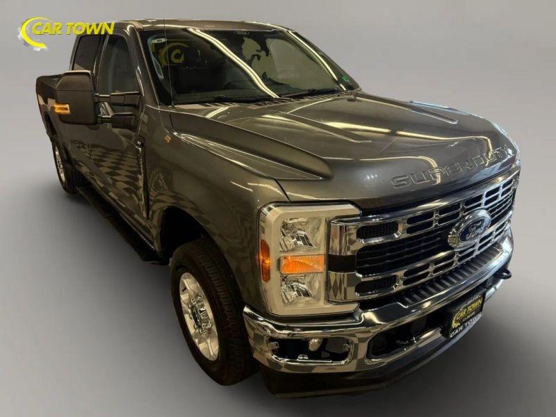 Vehicle photo 5