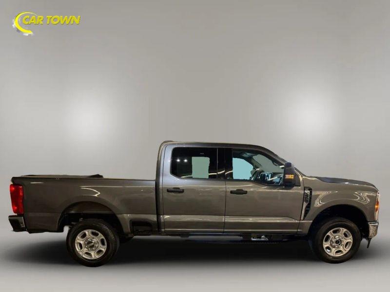 Vehicle photo 7