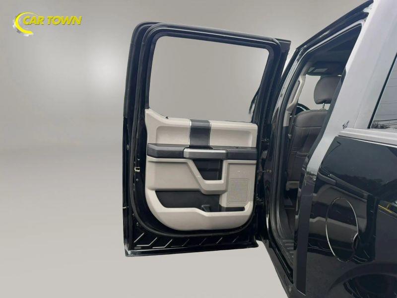 Vehicle photo 19