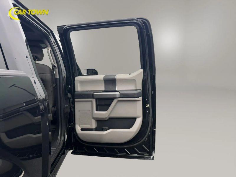 Vehicle photo 24