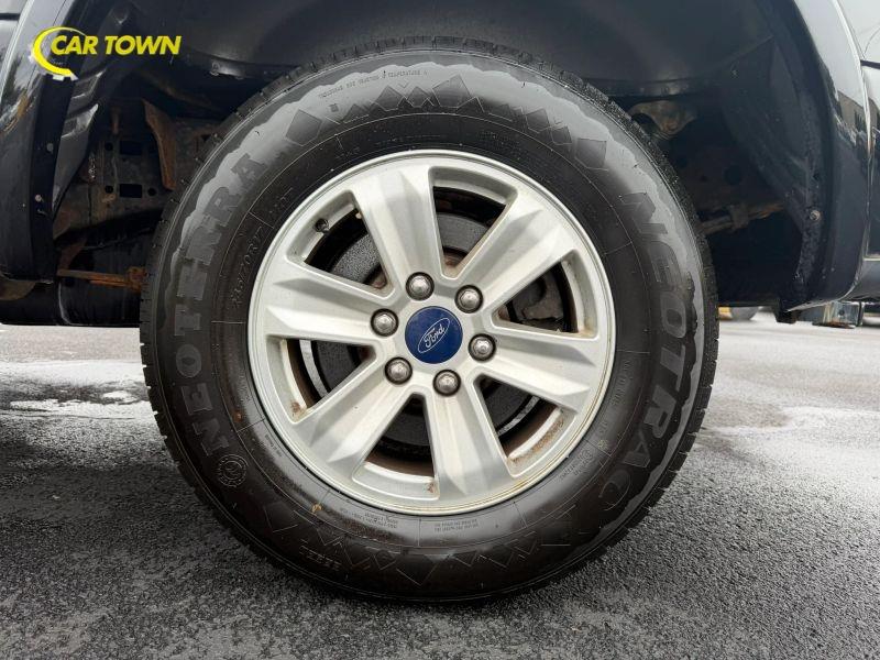 Vehicle photo 28