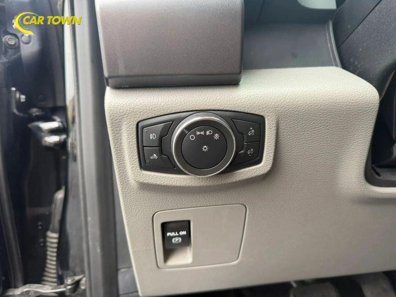 Vehicle photo 30