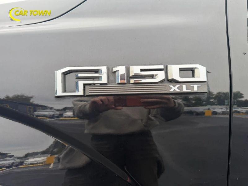 Vehicle photo 32