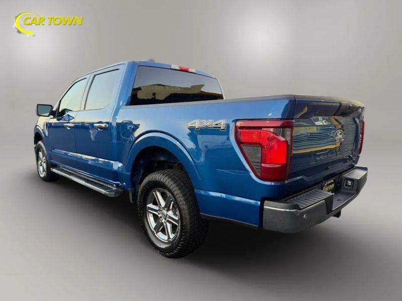 Vehicle photo 11