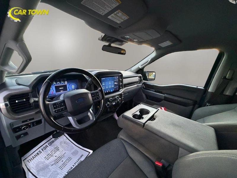 Vehicle photo 13
