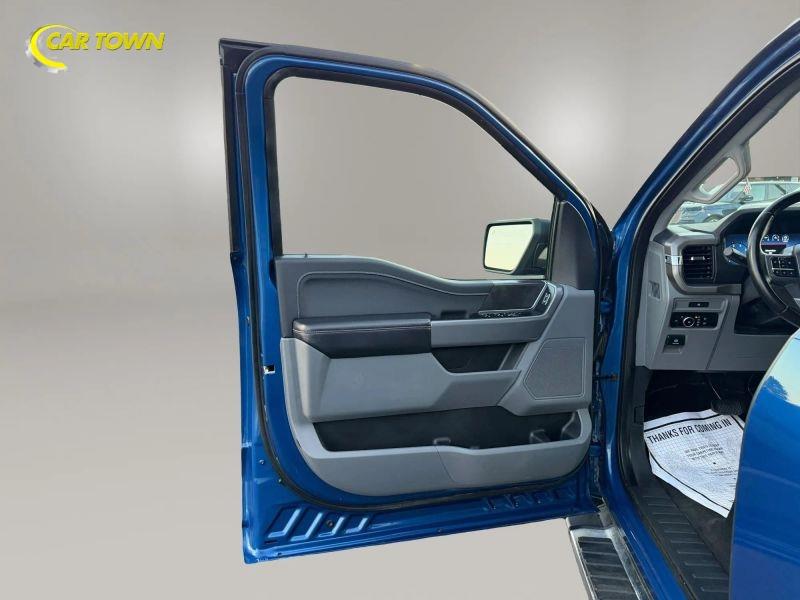 Vehicle photo 15