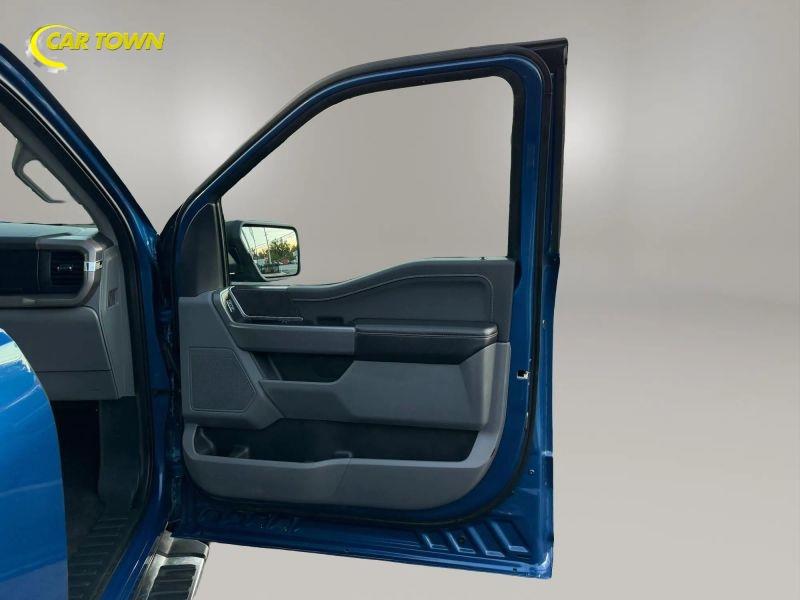 Vehicle photo 17