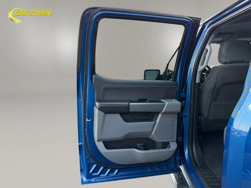Vehicle photo 23