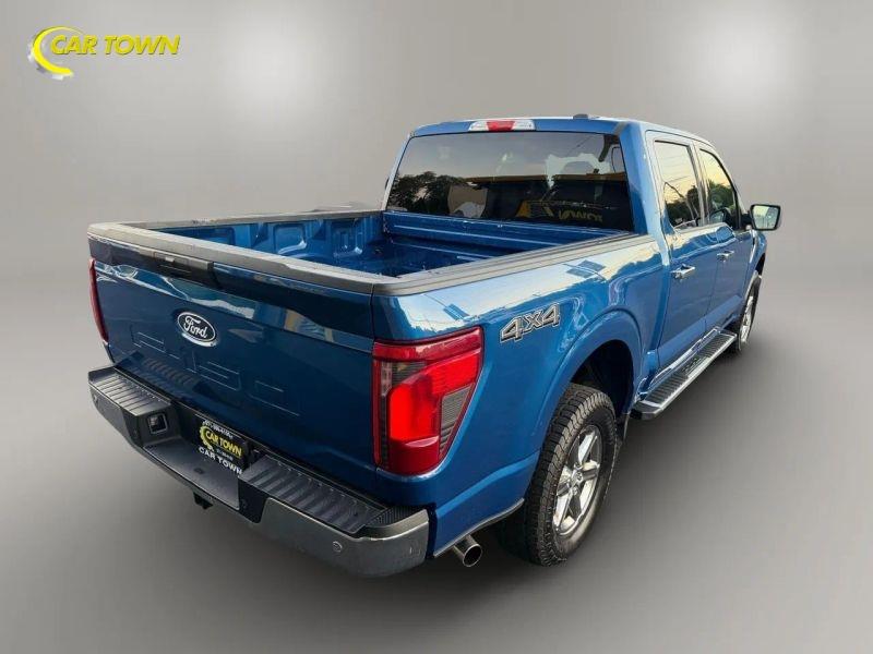 Vehicle photo 8