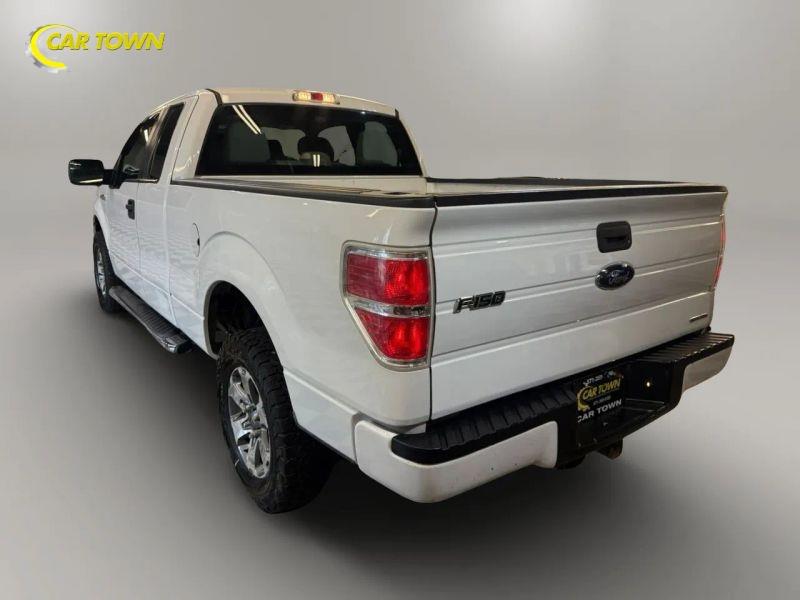 Vehicle photo 12