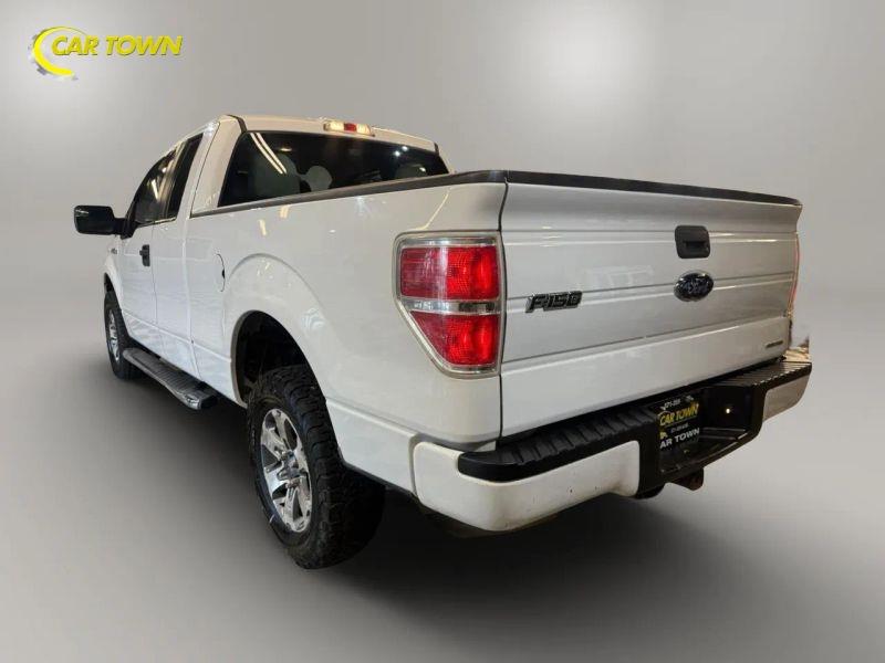 Vehicle photo 13