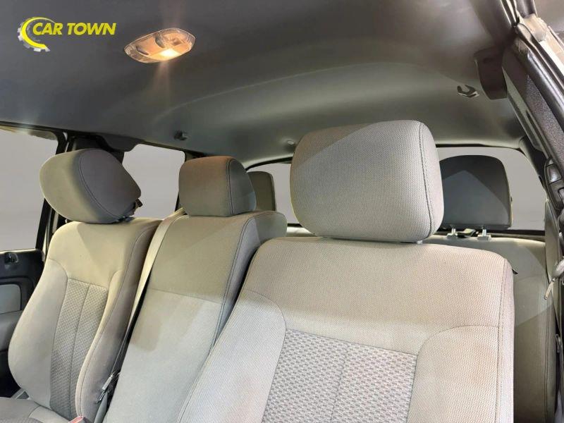 Vehicle photo 17