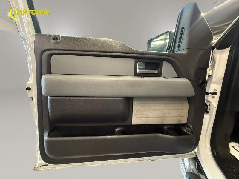 Vehicle photo 19
