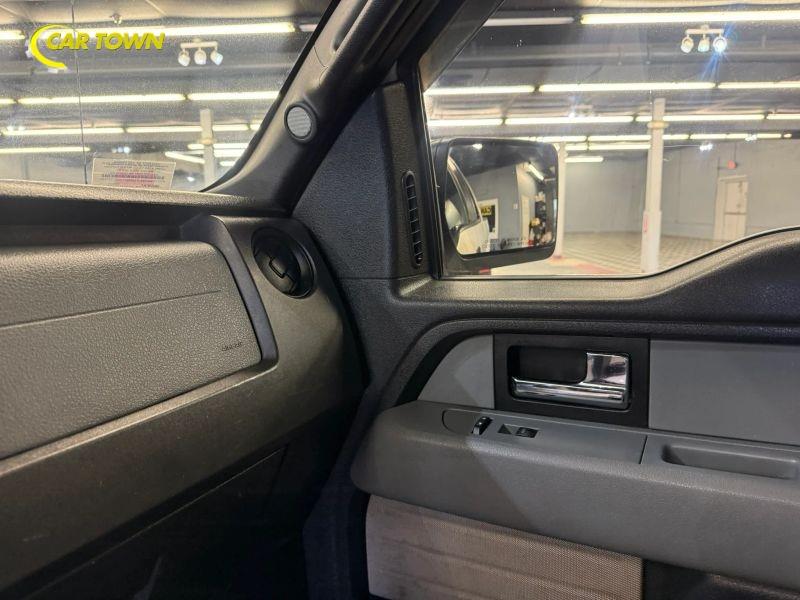 Vehicle photo 23