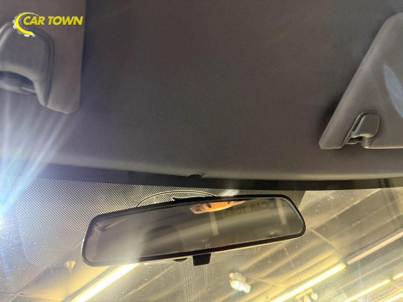 Vehicle photo 27