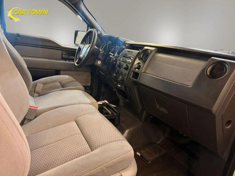 Vehicle photo 30
