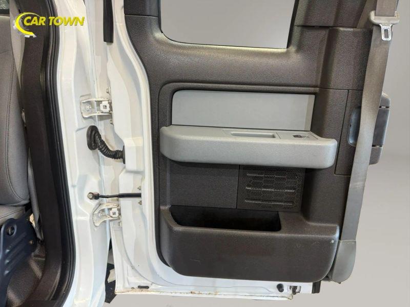 Vehicle photo 34