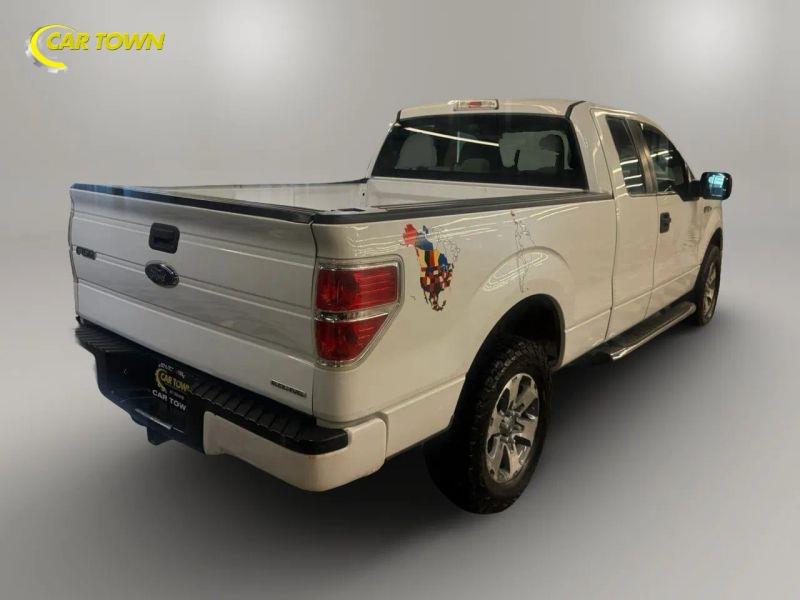 Vehicle photo 8