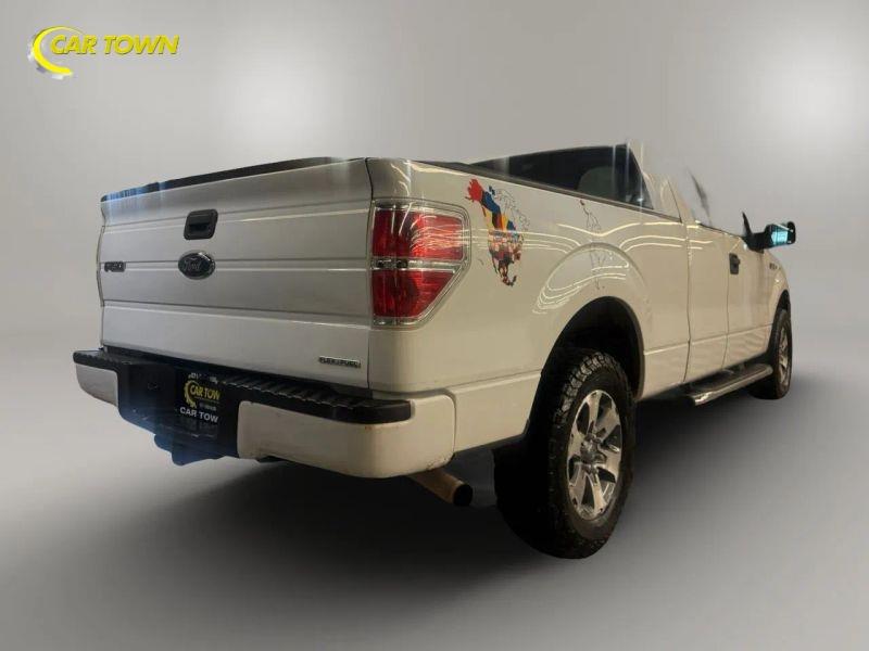 Vehicle photo 9