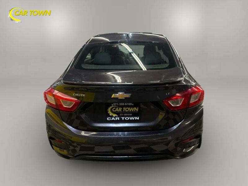 Vehicle photo 10