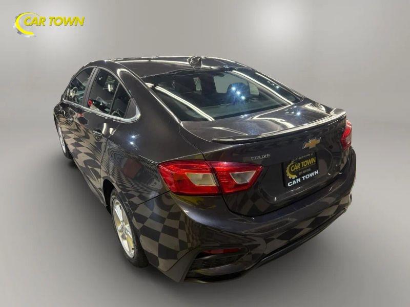 Vehicle photo 12