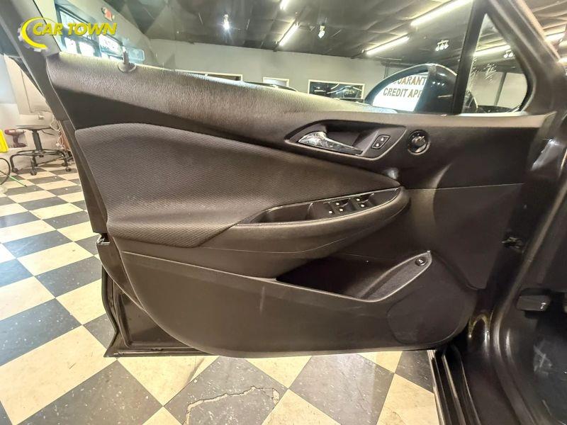 Vehicle photo 23