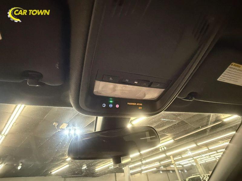 Vehicle photo 30