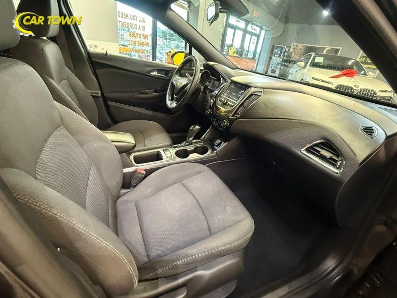 Vehicle photo 32