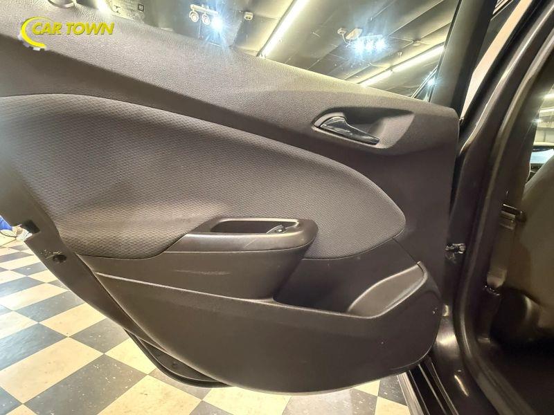 Vehicle photo 37