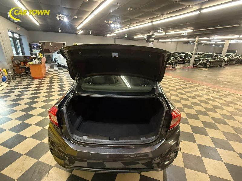 Vehicle photo 38