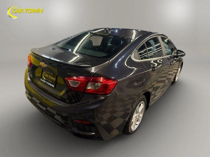 Vehicle photo 8