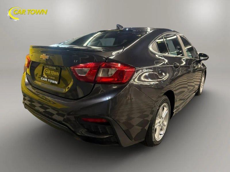 Vehicle photo 9