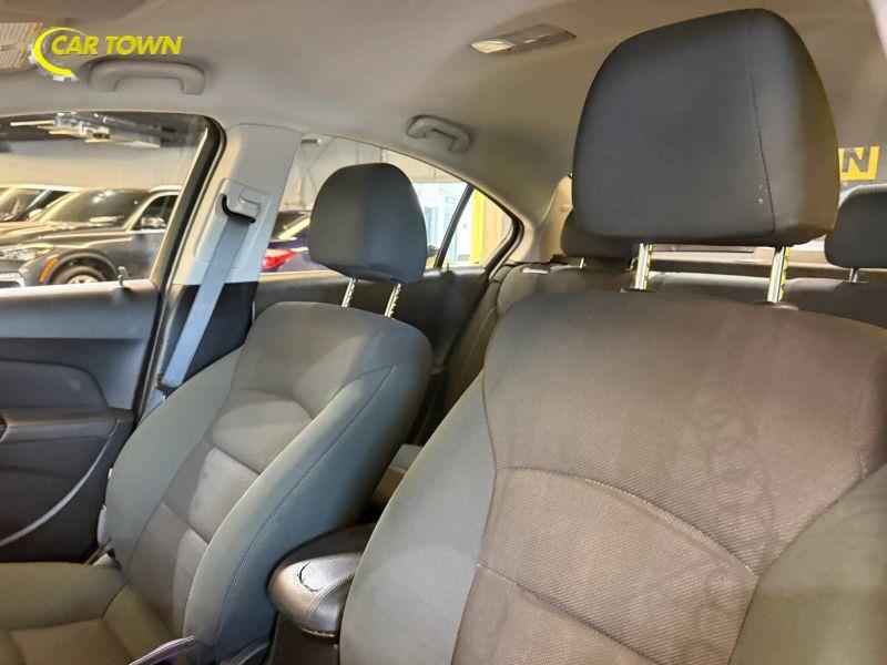 Vehicle photo 17