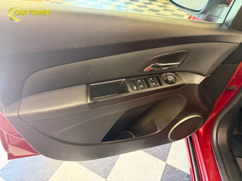 Vehicle photo 19