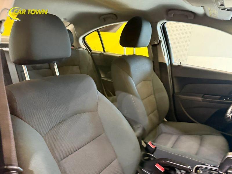 Vehicle photo 24